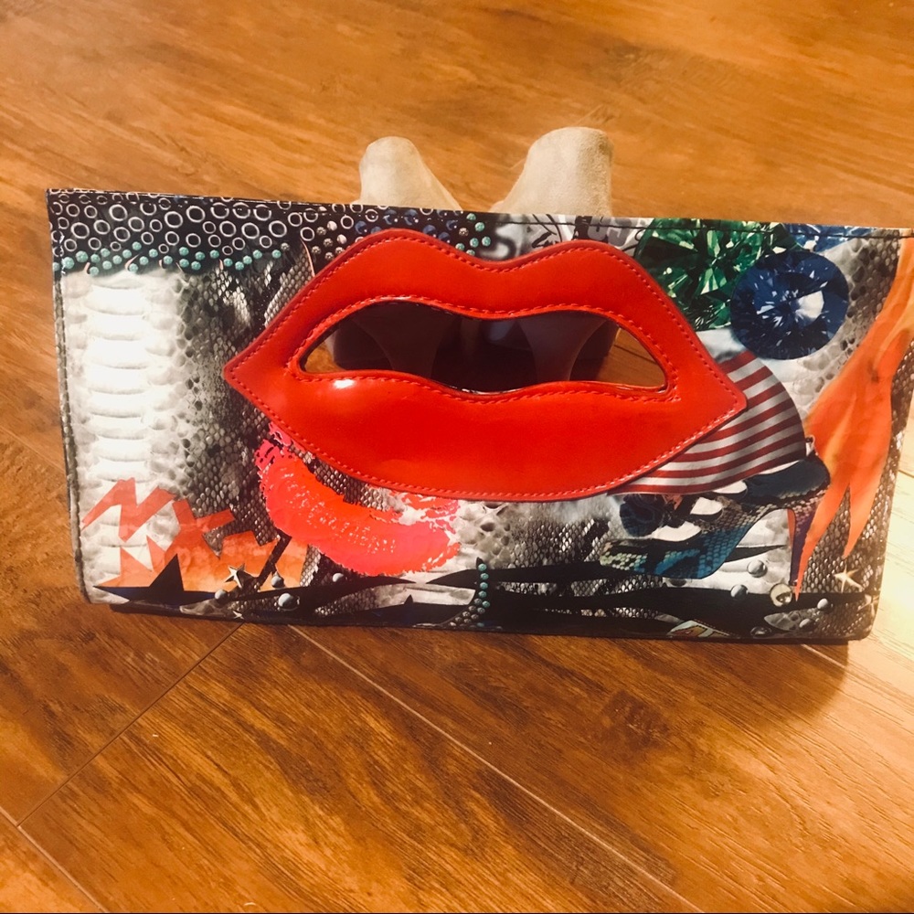 Clutch purse